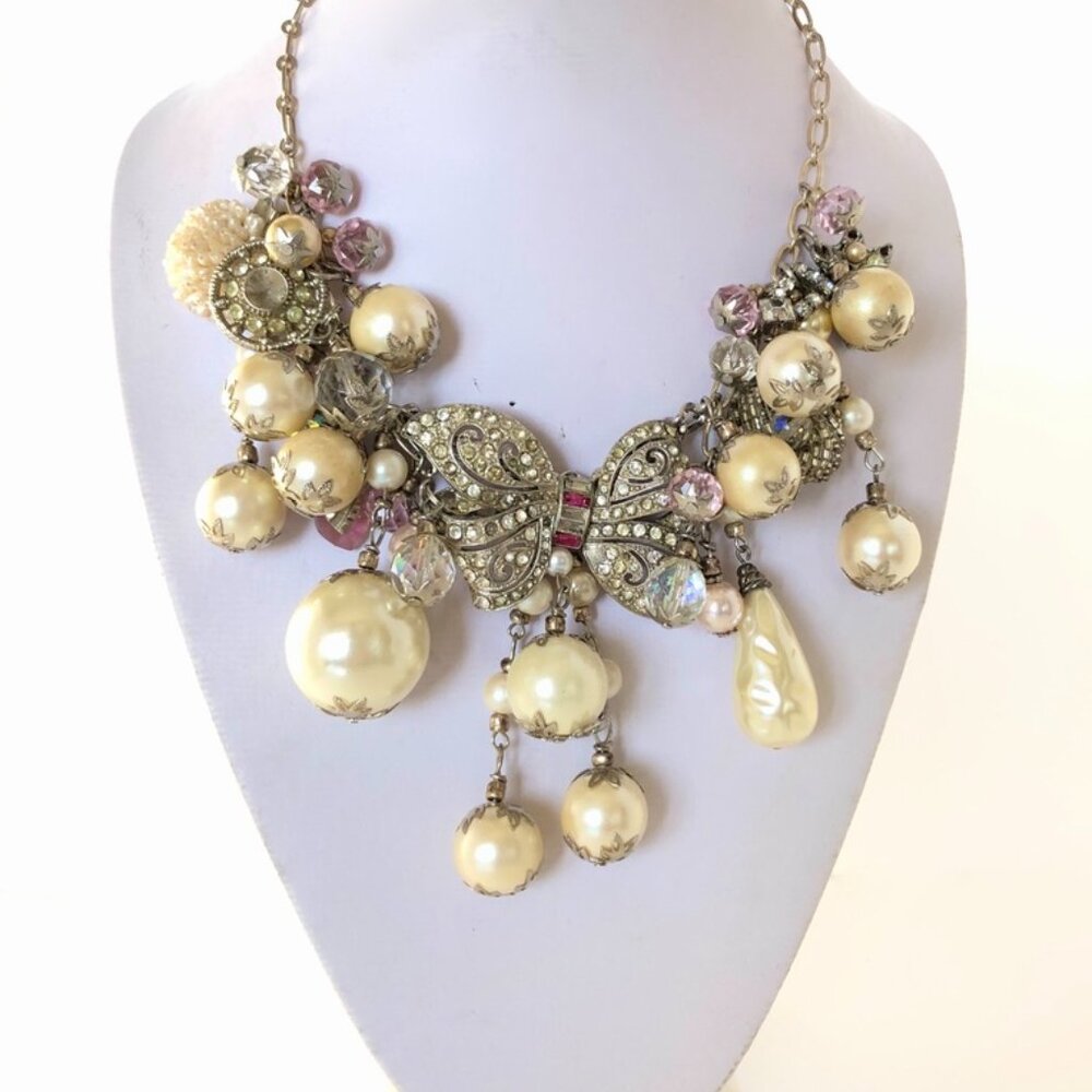 Endearing Large Pearl and Rhinestone Necklace